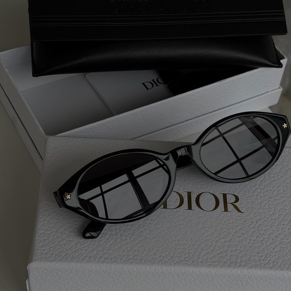Dior DiorPacific R1I Sunglasses Oval
New - Picture 4 of 9